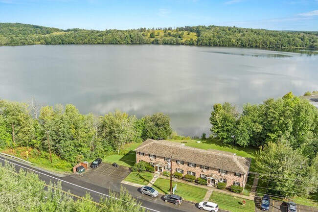 Foto del edificio - Kiamesha Lake