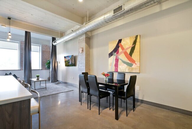 Building Photo - 500 S Ervay St