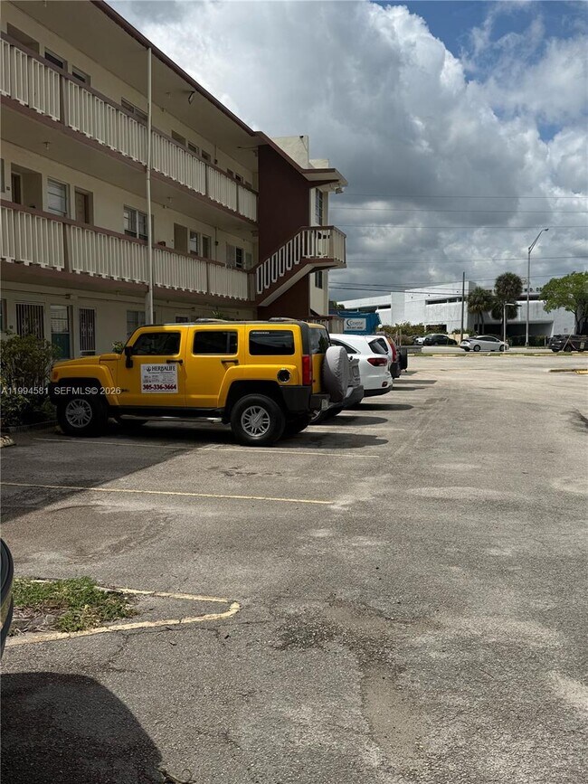 Foto del edificio - 1481 NE Miami Gardens Dr