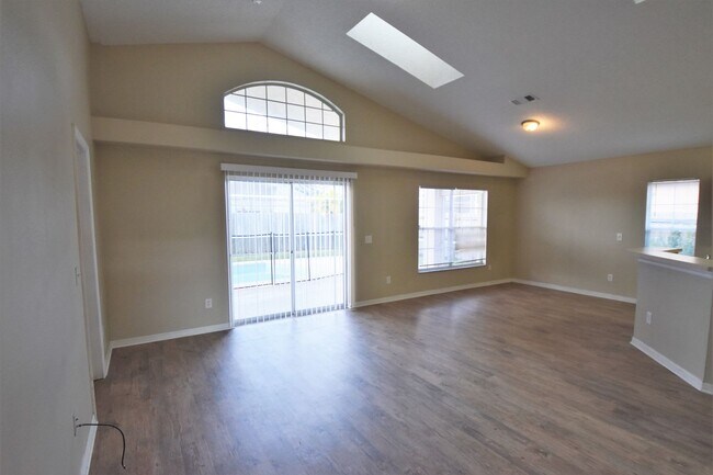 Building Photo - 4297 Creekside Blvd