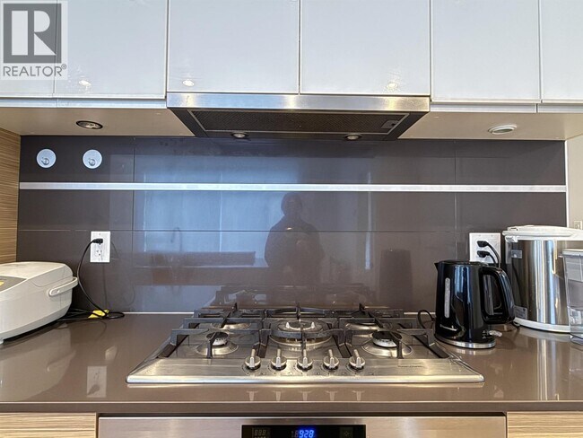 Photo du bâtiment - 4688 Kingsway