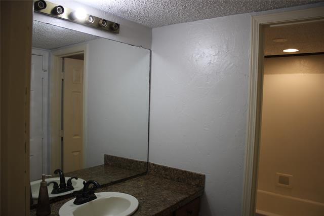 Building Photo - 2416 Majestic Dr