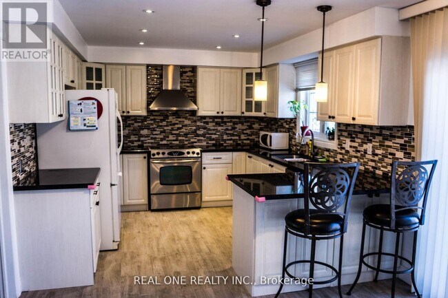 Building Photo - 46 Elmsley Dr