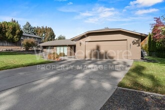 Building Photo - 4821 E Sumac Dr