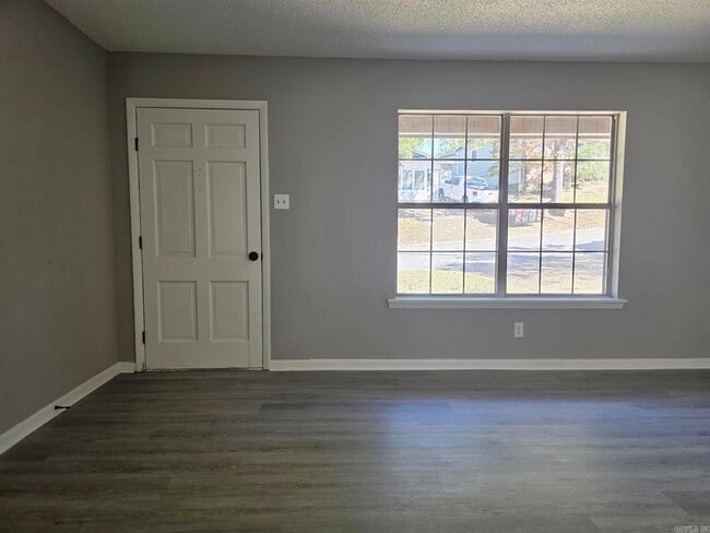 Foto del edificio - 216 Windhill Dr