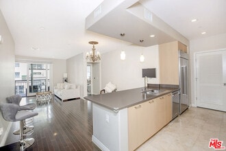 Building Photo - 376 Caruso Ave