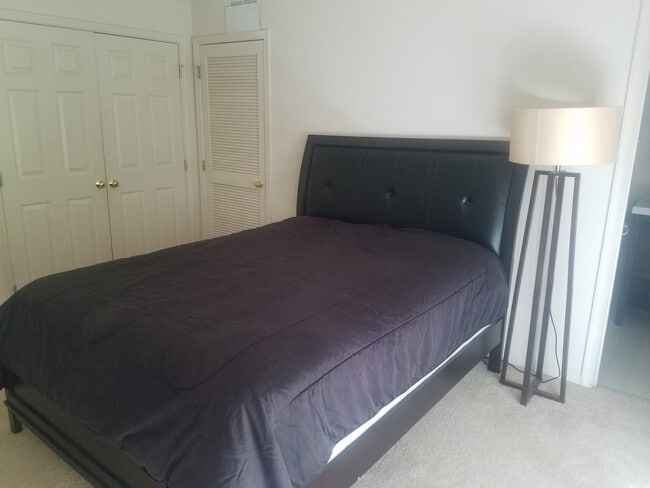 Building Photo - 1703 Blue Flint Ct