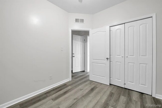 Building Photo - 8762 Epworth St