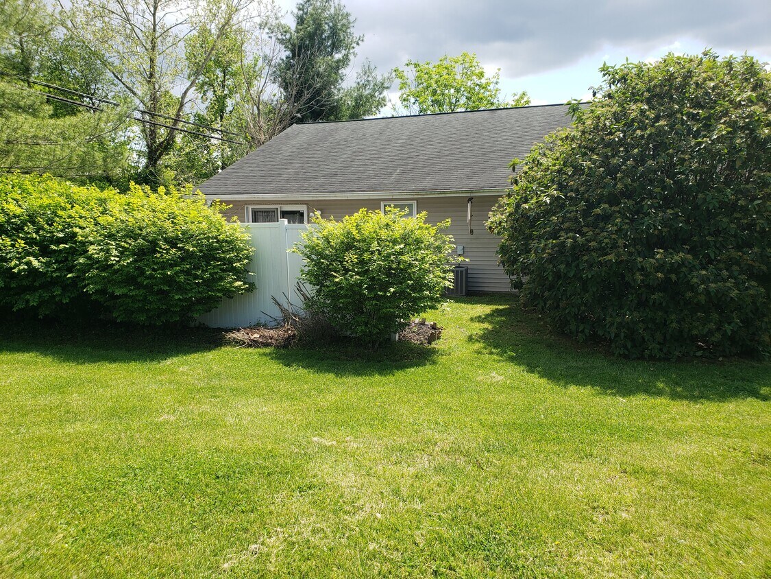 1101 Sandra Ct Unit 1101B, Murphysboro, IL 62966 Apartments in