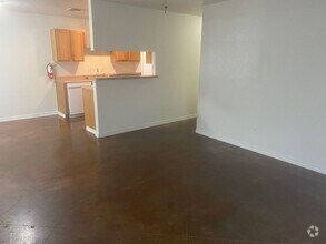 Building Photo - 1322 Country Club Rd