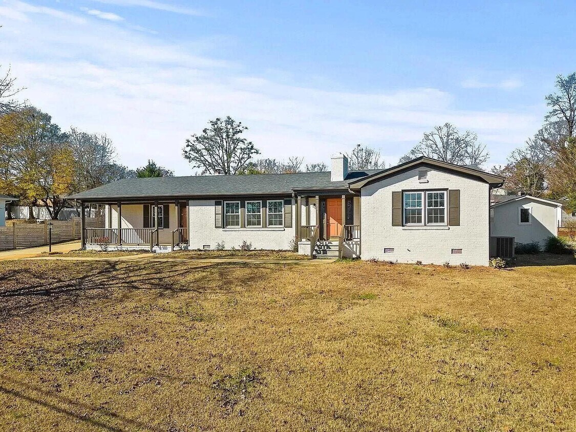 Foto principal - 305 Hillside Dr