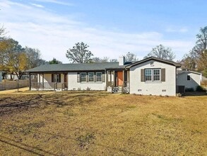 Building Photo - 305 Hillside Dr