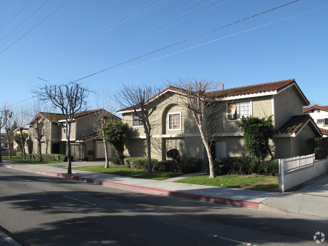 1491714925 Downey Ave, Paramount, CA 90723 Apartments in Paramount