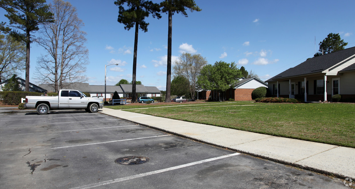 Building Photo - Fieldale Apartments