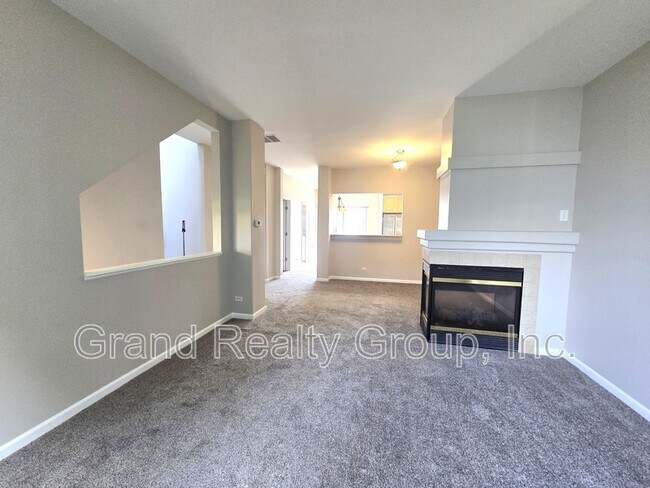 Building Photo - 652 S Rosehall Ln