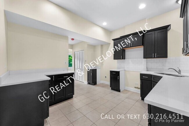 Foto del edificio - ***LAUNDRY HOOKUPS IN UNIT / 3 BDRM - 2 BT...