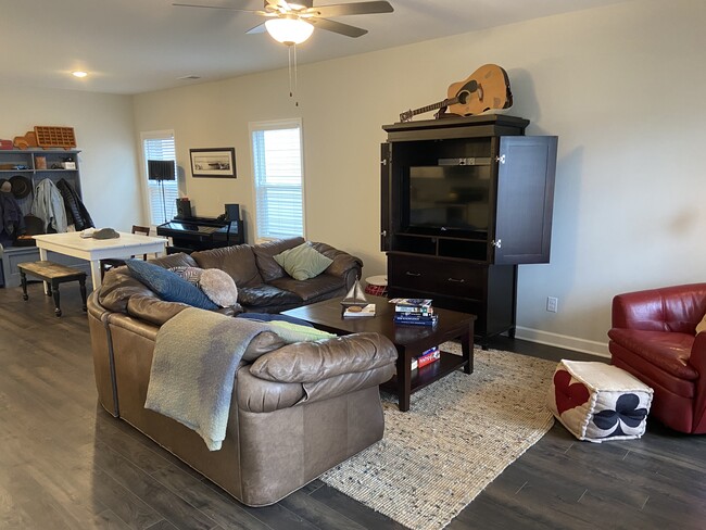 Foto del edificio - 2635 Cason Ln