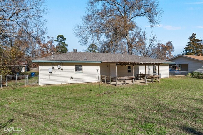 Building Photo - 3 bedroom 1 bath Southern Charm