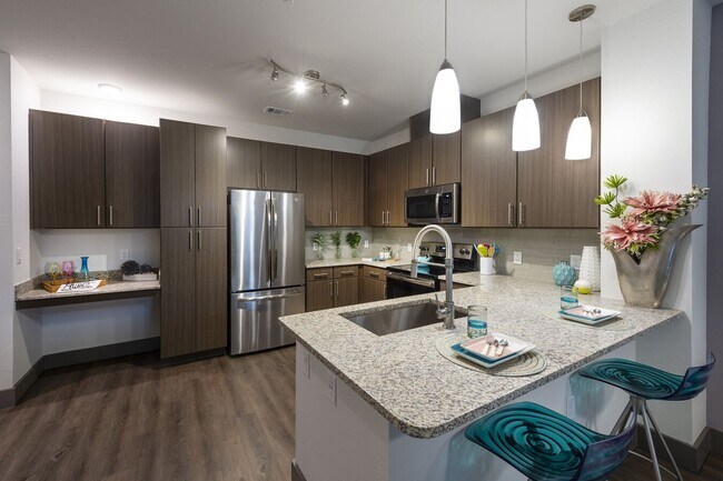 Foto del edificio - 1st Month FREE – Limited-Time Leasing Spec...