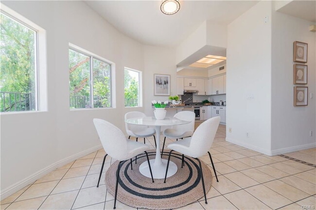 Foto del edificio - 338 Calle Vista