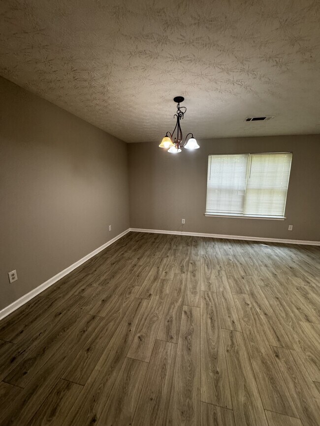Building Photo - 265 Sunshine Trail