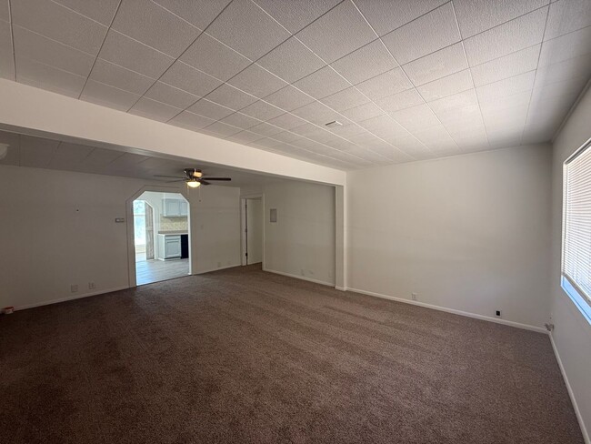 Building Photo - 2 Bedroom 2 Bathroom Home