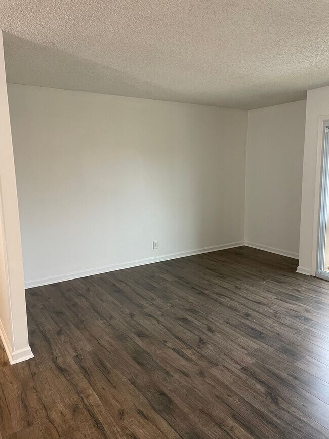 Foto del edificio - Awesome 2 Bedroom Condo Near the River!