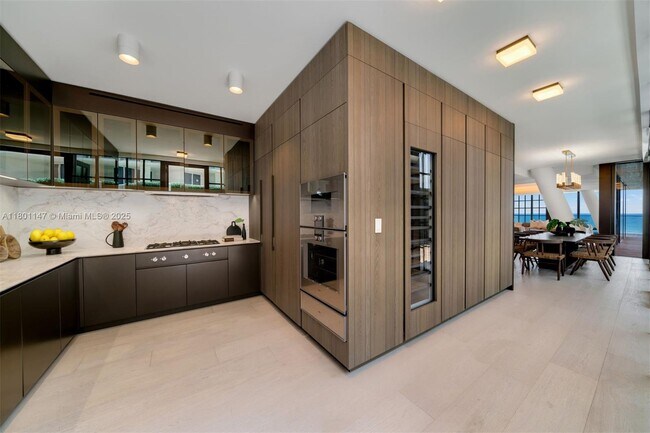 Foto del edificio - 8955 Collins Ave