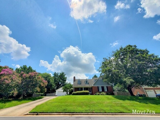 Foto del edificio - 5307 Pondfield Dr