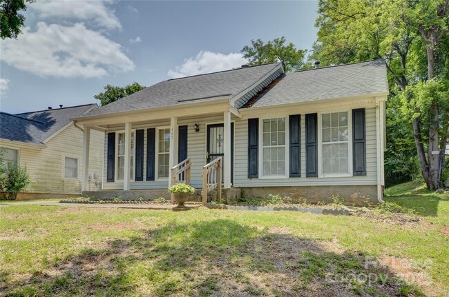 Building Photo - 405 N Summit Ave