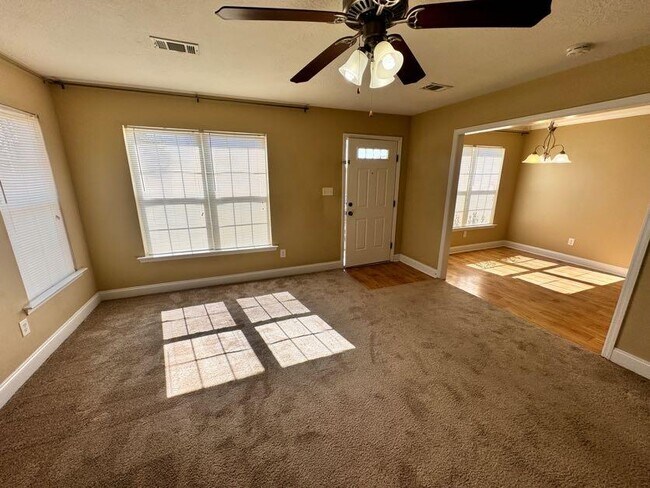 Foto del edificio - 2205 Whitney S Ct