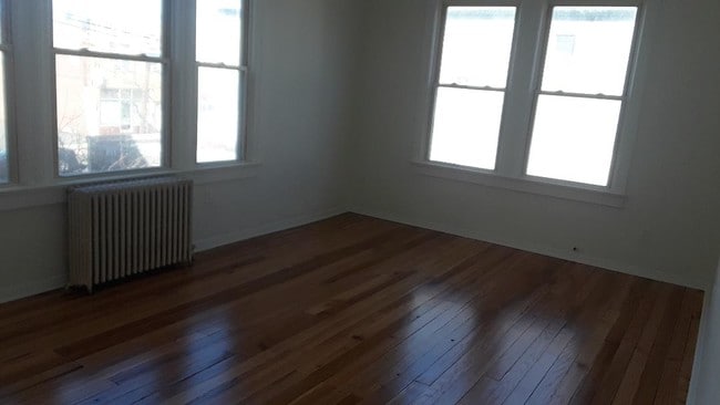 Building Photo - 122 Marsellus Pl