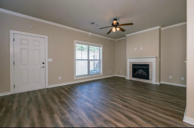 Building Photo - 102 Venezia Ln