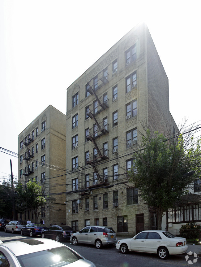 680 E 235th St, Bronx, NY 10466 - Apartments in Bronx, NY | Apartments.com