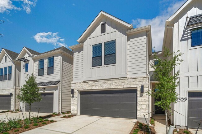 Foto del edificio - FOUR WEEKS FREE!!!  Brand New Modern Townh...