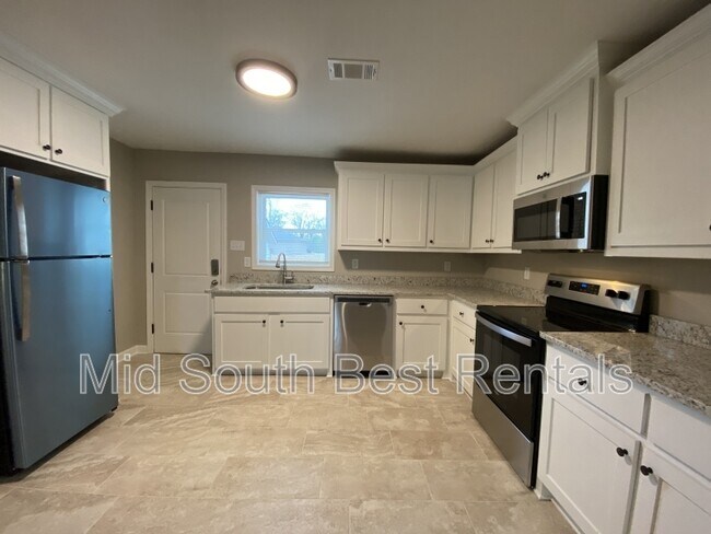 Building Photo - 506 E Elm St