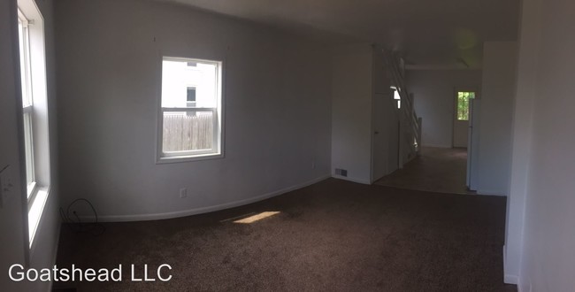 Building Photo - 2 br, 1 bath Apartment - 4 1/2 Salisbury