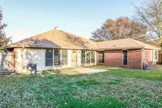 Building Photo - 4969 Briar Oaks Ln