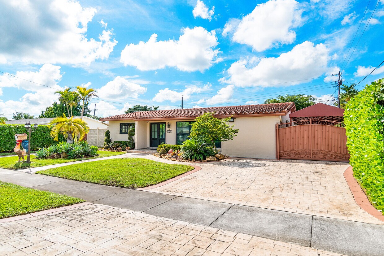 4940 SW 95th Ct, Miami, FL 33165 House Rental in Miami, FL