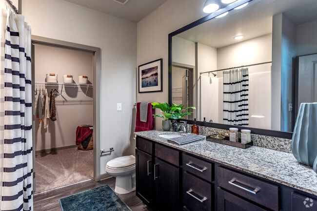 2BR, 2BA - 1020 SF - The Address Galleria