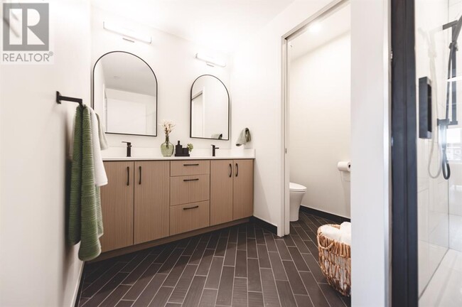 Building Photo - 39 Rowan St