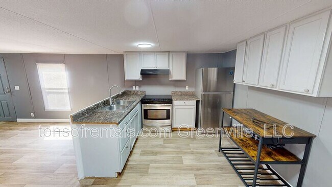 Foto del edificio - 801 Whitmire Rd