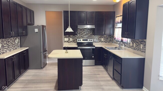 Foto del edificio - 2244 McGregor Ct