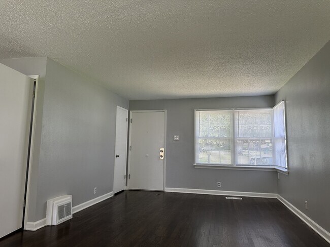 Foto del edificio - 10110 Tappan Dr