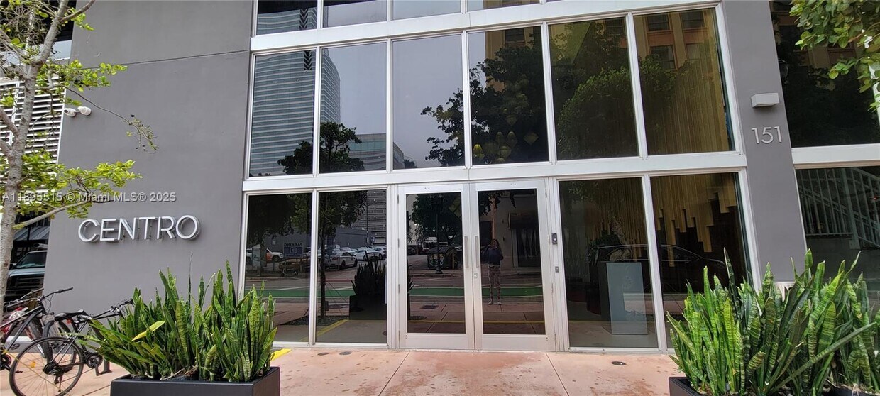 Foto del edificio - 151 SE 1st St