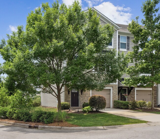 Building Photo - Spacious 3-Bedroom/3.5 Bathroom End-Unit T...