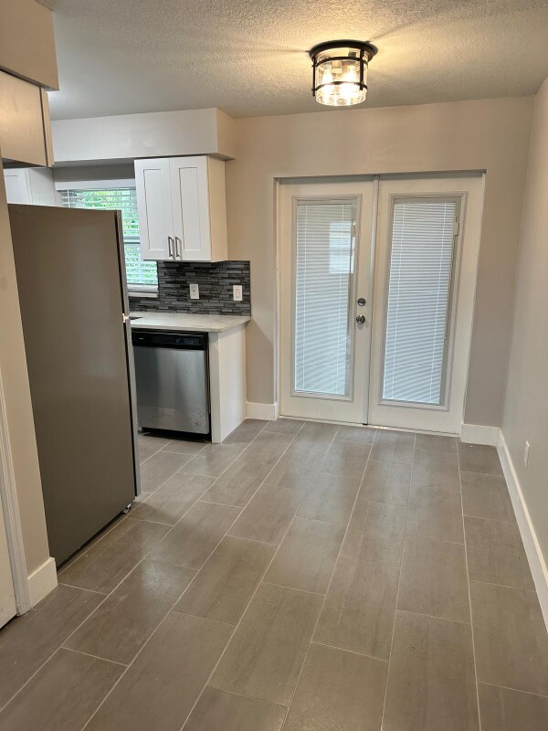 Building Photo - 5040 W Washington St