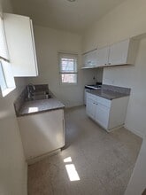 Building Photo - 828 S Glendale Ave