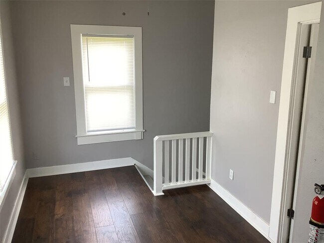 Building Photo - 3915 Cotswold St