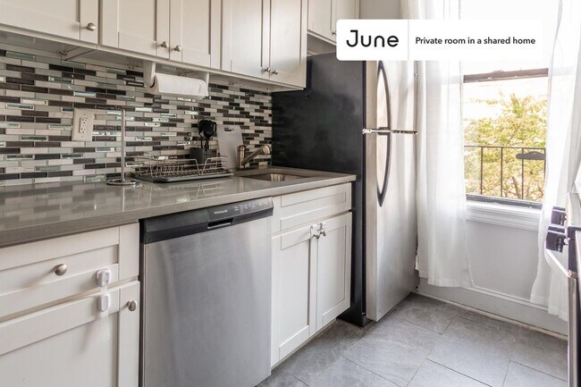 Foto del edificio - Room in Shared 4 bed/1 bath home